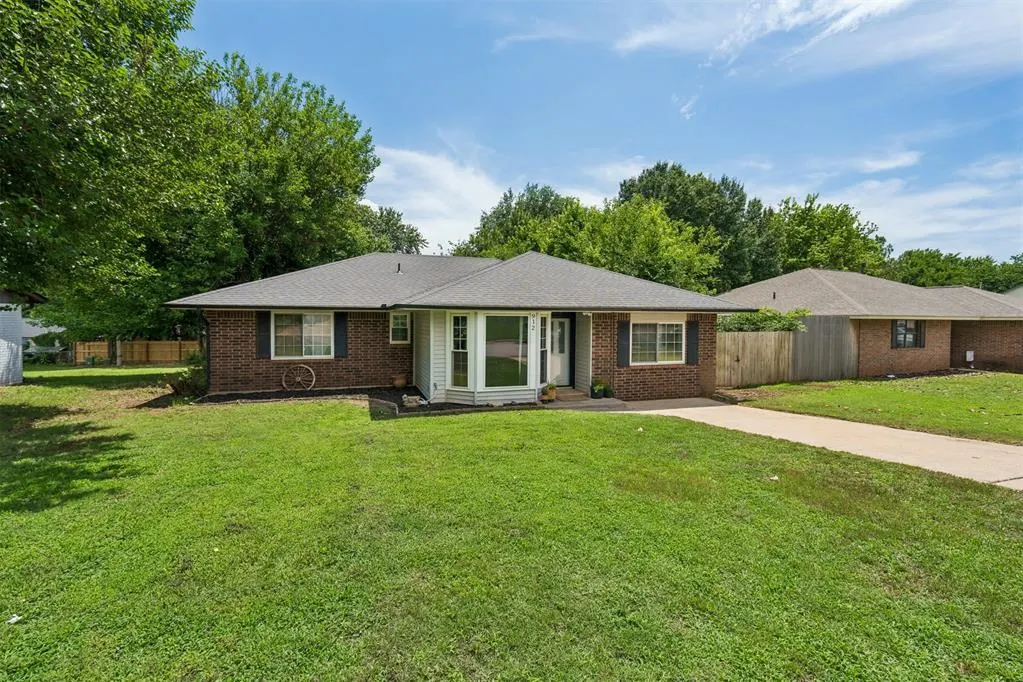 Photo 5 — 912 Mockingbird Lane, Purcell, OK 73080