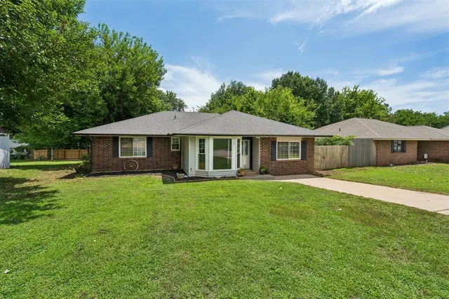 Photo 5 — 912 Mockingbird Lane, Purcell, OK 73080