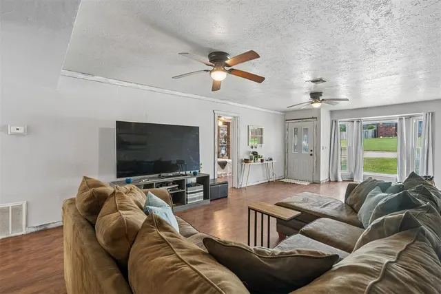 Photo 8 — 912 Mockingbird Lane, Purcell, OK 73080