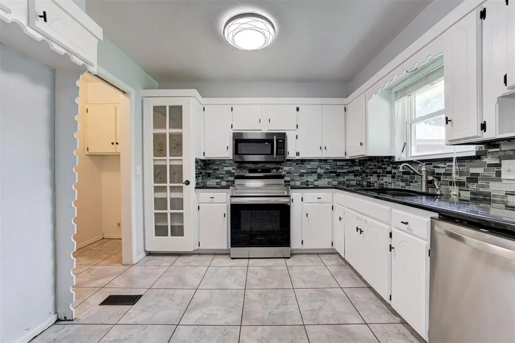 Photo 4 — 10904 N Blackwelder Avenue, Oklahoma City, OK 73120