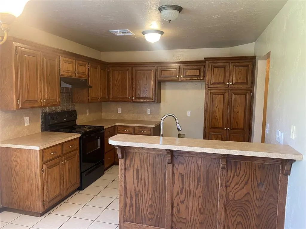 Photo 3 — 1026 Dustin Drive, Edmond, OK 73003