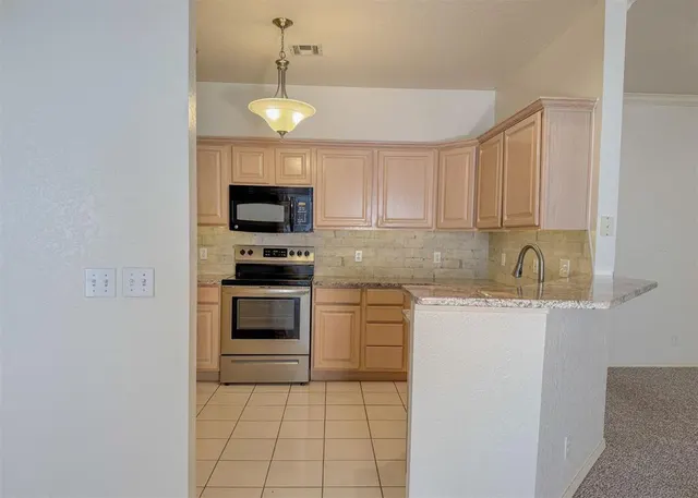 Photo 8 — 1928 NW 157th Street, Edmond, OK 73013