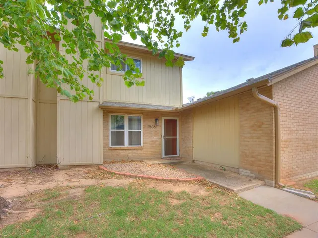Photo 2 — 9636 N Hefner Village Boulevard, Oklahoma City, OK 73162