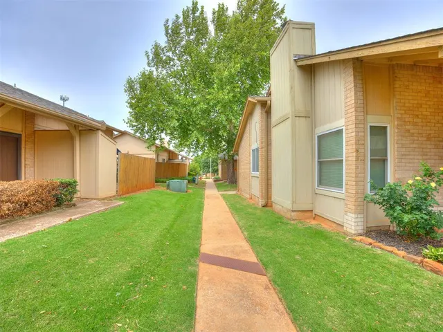 Photo 4 — 9636 N Hefner Village Boulevard, Oklahoma City, OK 73162