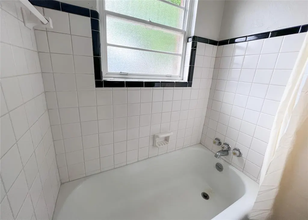 Photo 7 — 221 NE 26th Street B, Oklahoma City, OK 73105