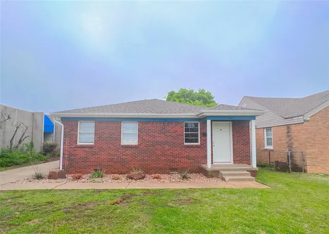 Photo 3 — 221 NE 26th Street B, Oklahoma City, OK 73105