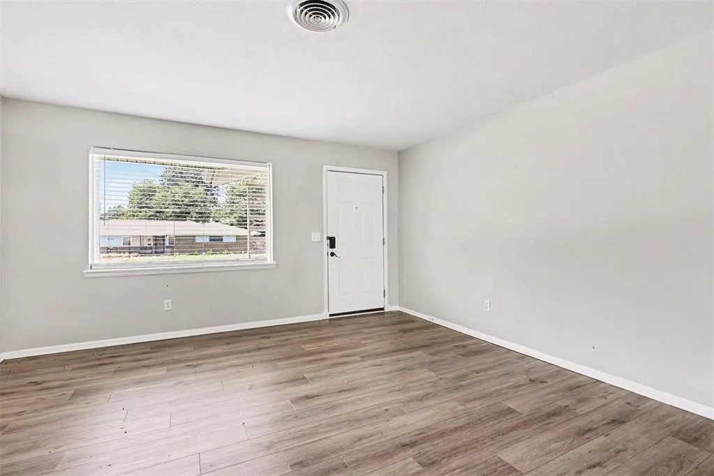 Photo 2 — 3320 Meadowbrook Drive, Oklahoma City, OK 73110