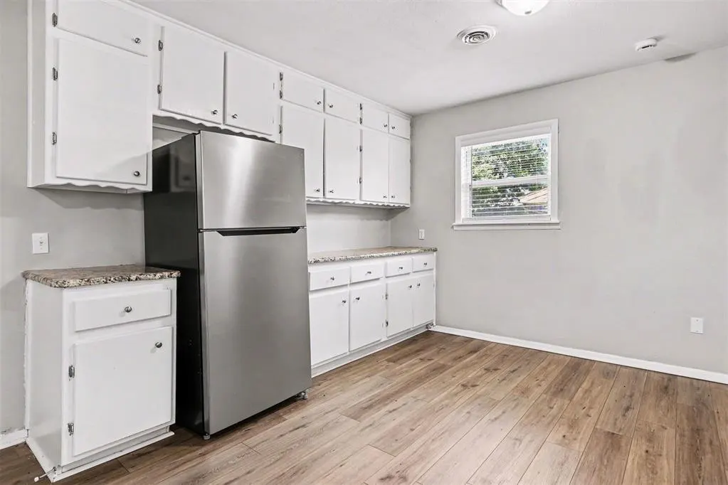 Photo 5 — 3320 Meadowbrook Drive, Oklahoma City, OK 73110