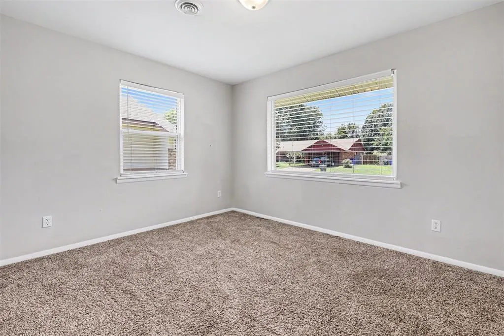 Photo 9 — 3320 Meadowbrook Drive, Oklahoma City, OK 73110