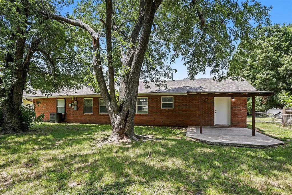 Photo 15 — 3320 Meadowbrook Drive, Oklahoma City, OK 73110