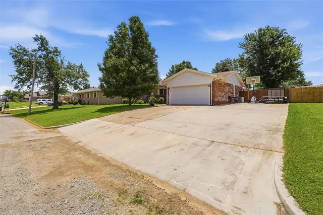 Photo 3 — 122 Sooner Drive, Stroud, OK 74079