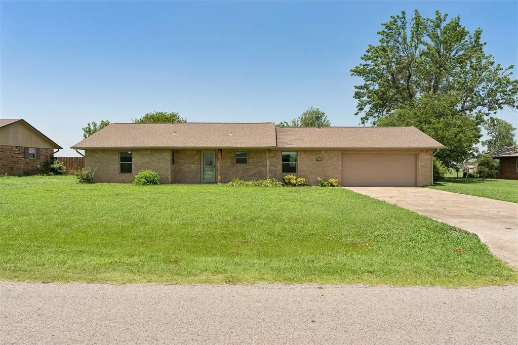 Photo 2 — 2127 NE Van Buren Avenue, Piedmont, OK 73078
