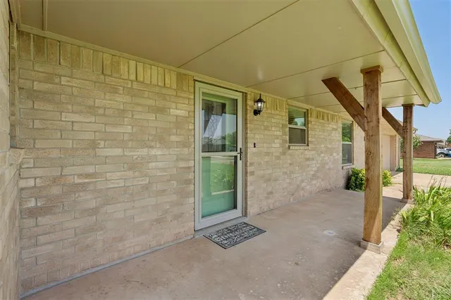 Photo 4 — 2127 NE Van Buren Avenue, Piedmont, OK 73078