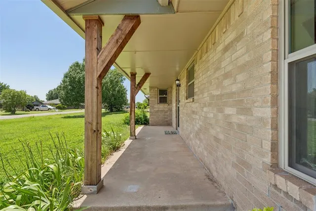 Photo 5 — 2127 NE Van Buren Avenue, Piedmont, OK 73078