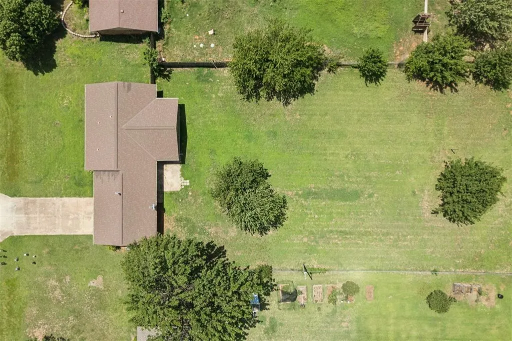 Photo 6 — 2127 NE Van Buren Avenue, Piedmont, OK 73078