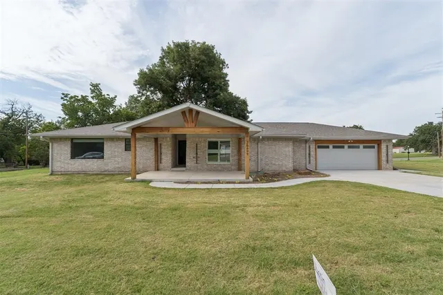 Photo 2 — 20699 Hensel Street, Harrah, OK 73045