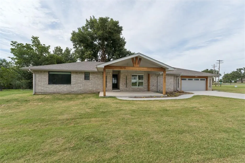 Photo 3 — 20699 Hensel Street, Harrah, OK 73045