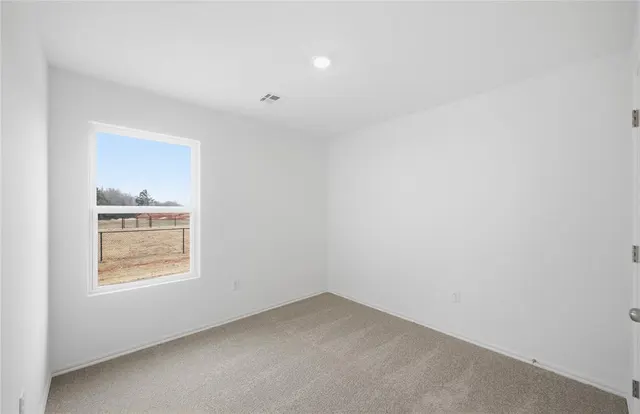 Photo 8 — 10036 Blackjack Road, Yukon, OK 73099