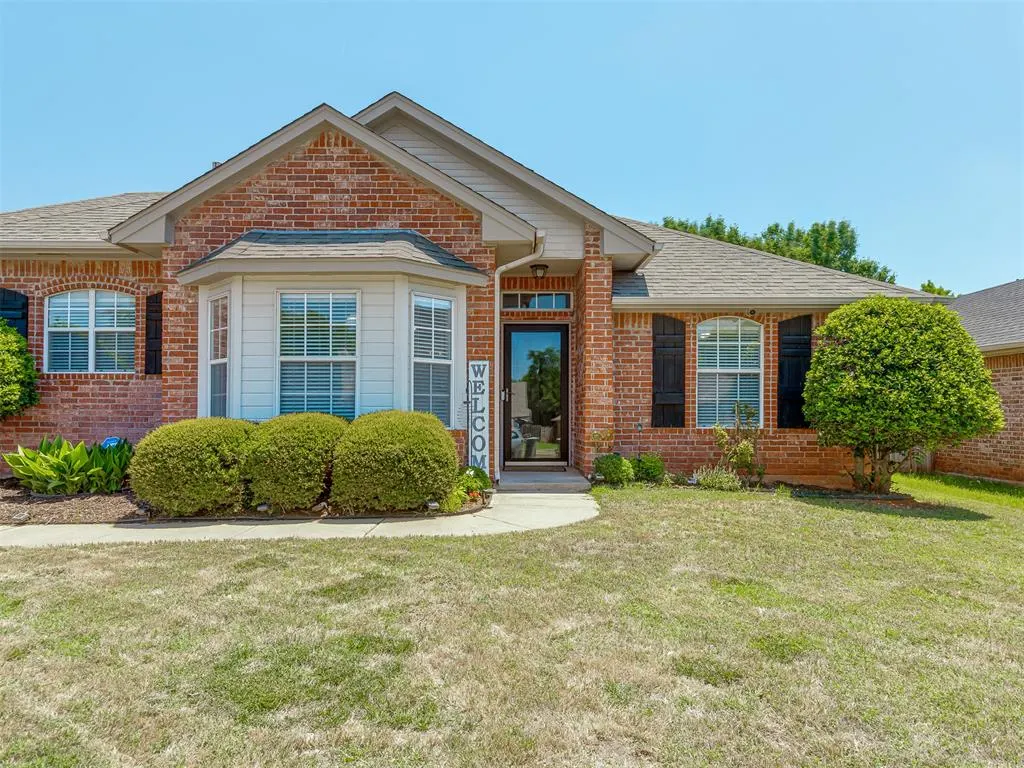 Photo 3 — 700 Taber Lane, Edmond, OK 73003