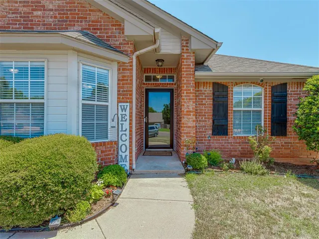 Photo 5 — 700 Taber Lane, Edmond, OK 73003