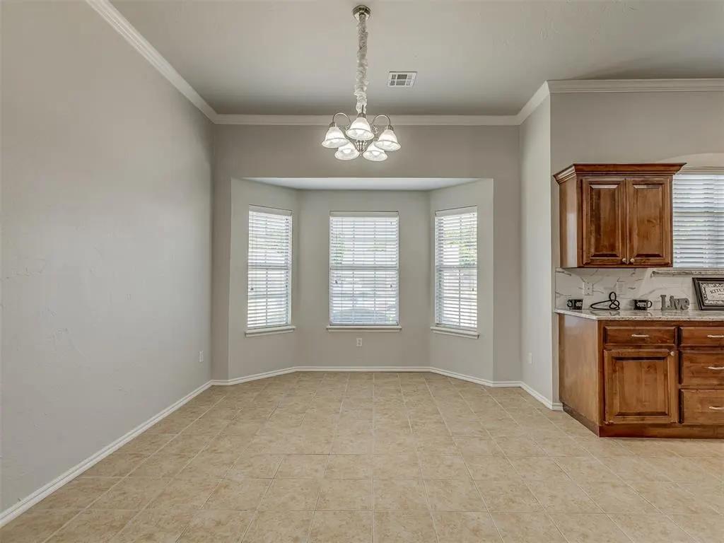 Photo 13 — 700 Taber Lane, Edmond, OK 73003