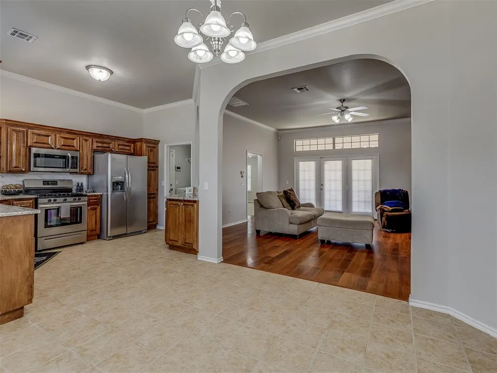Photo 16 — 700 Taber Lane, Edmond, OK 73003
