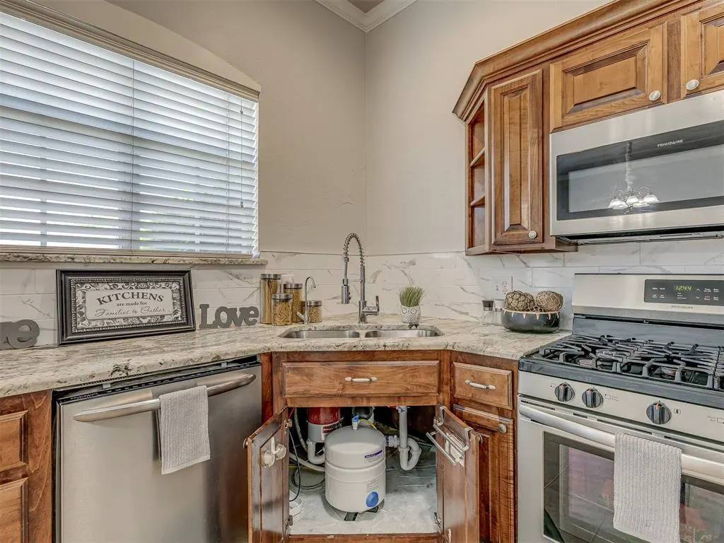 Photo 21 — 700 Taber Lane, Edmond, OK 73003