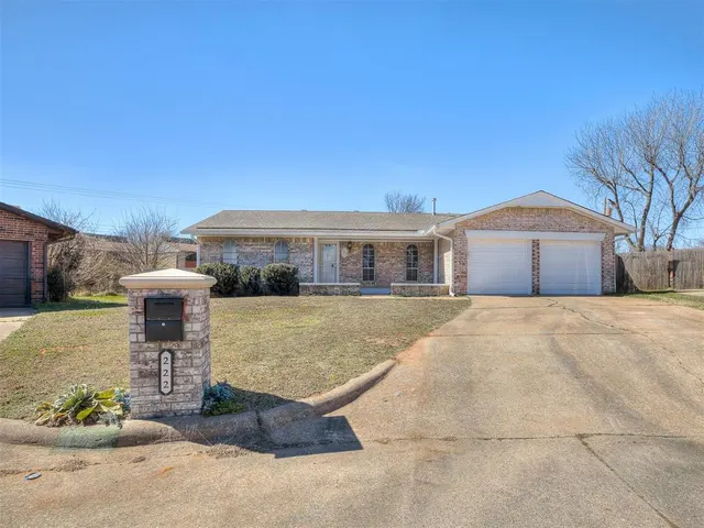 Photo 3 — 222 Shadybrook Place, Midwest City, OK 73110