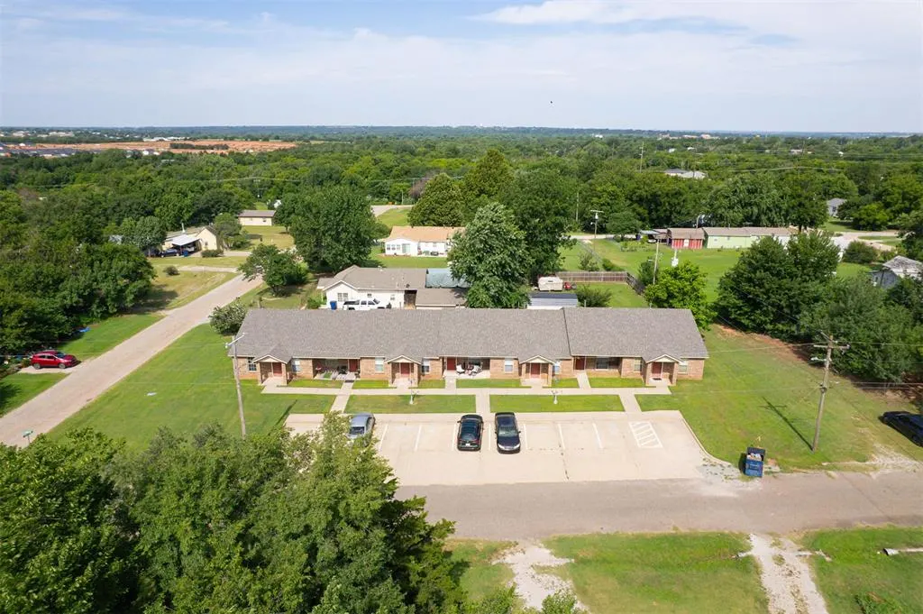 Front exterior — 713 S Locust Street 713-725, Guthrie, OK 73044