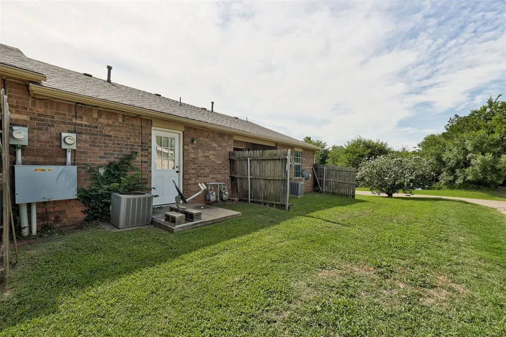 Photo 32 — 713 S Locust Street 713-725, Guthrie, OK 73044