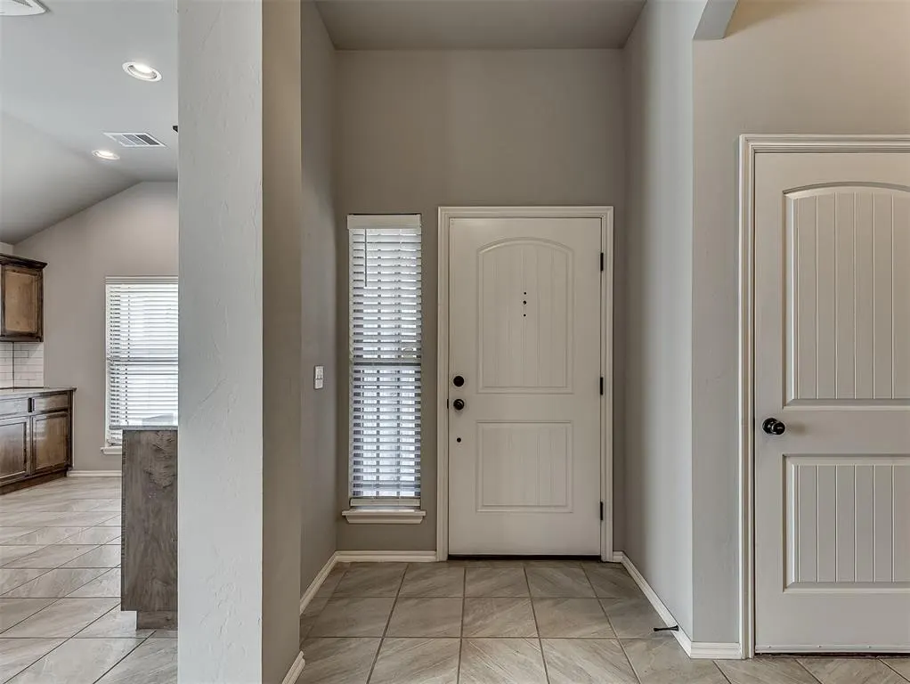 Photo 6 — 13233 SW 3rd Street, Yukon, OK 73099