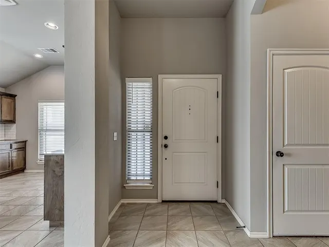 Photo 6 — 13233 SW 3rd Street, Yukon, OK 73099