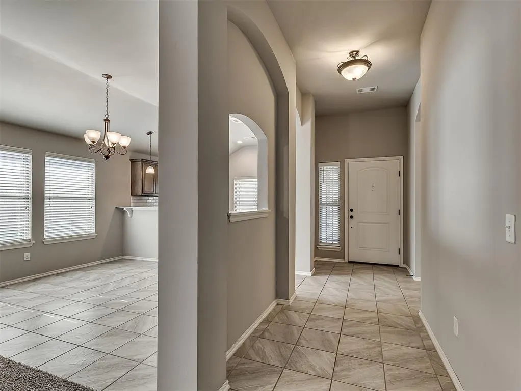 Photo 7 — 13233 SW 3rd Street, Yukon, OK 73099