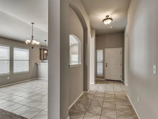 Photo 7 — 13233 SW 3rd Street, Yukon, OK 73099