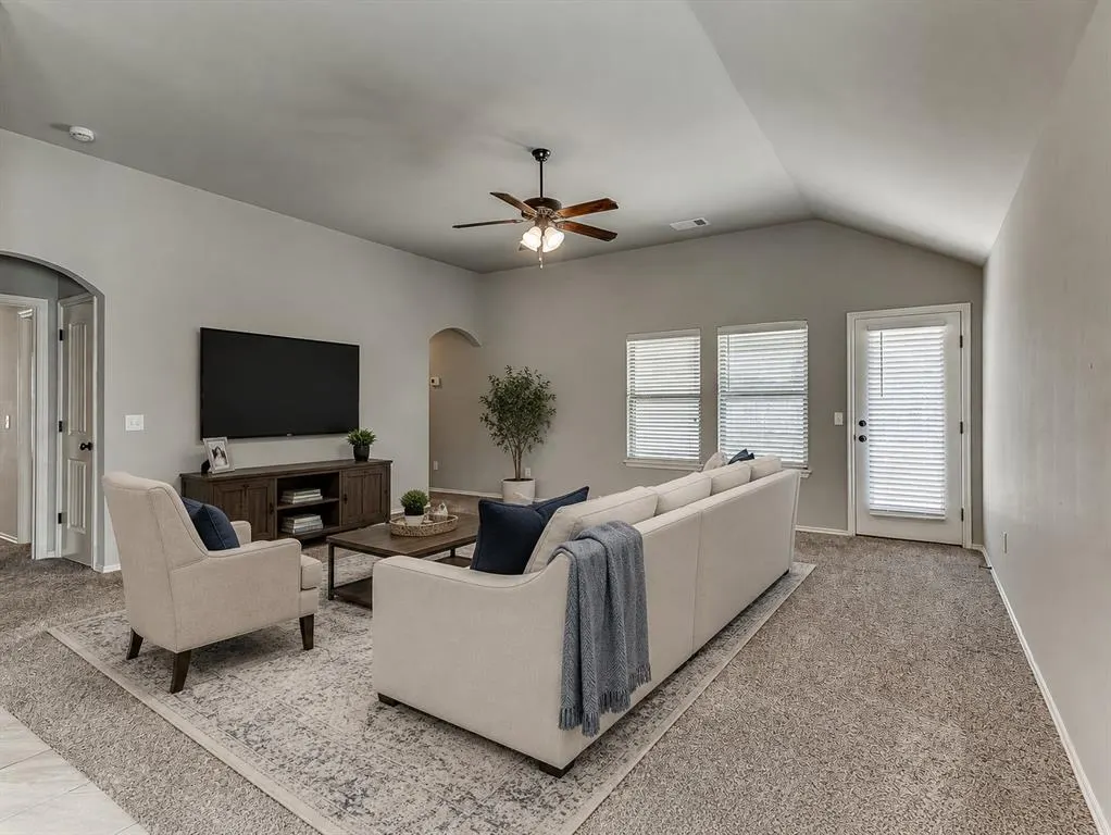Photo 8 — 13233 SW 3rd Street, Yukon, OK 73099