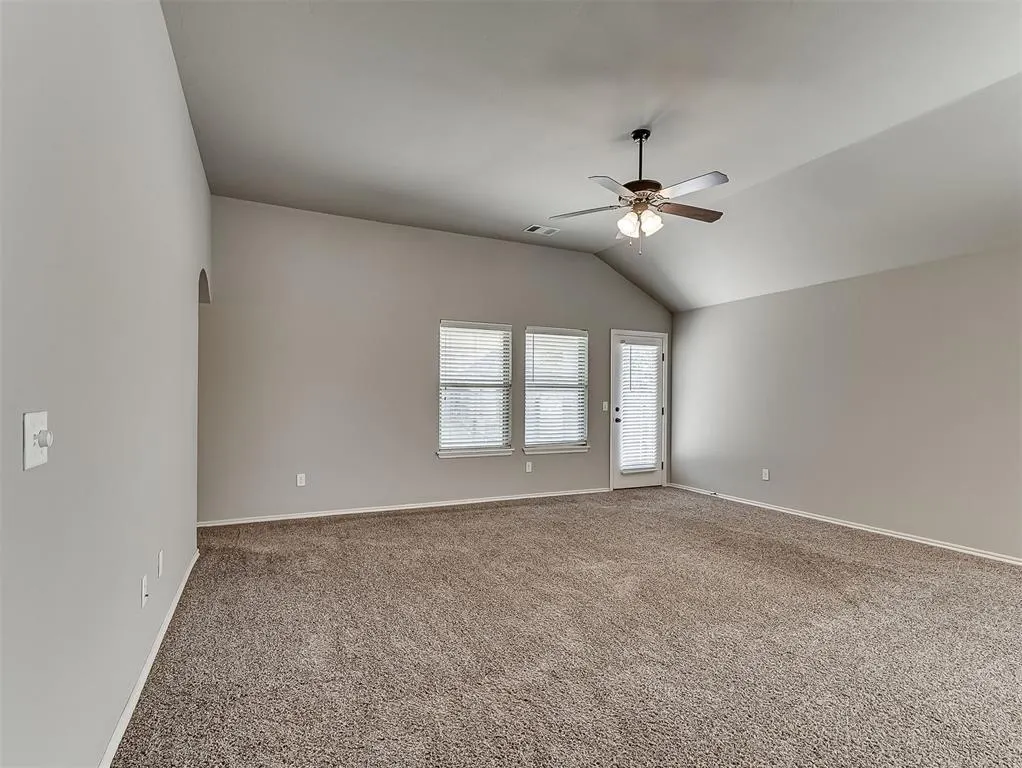 Photo 9 — 13233 SW 3rd Street, Yukon, OK 73099
