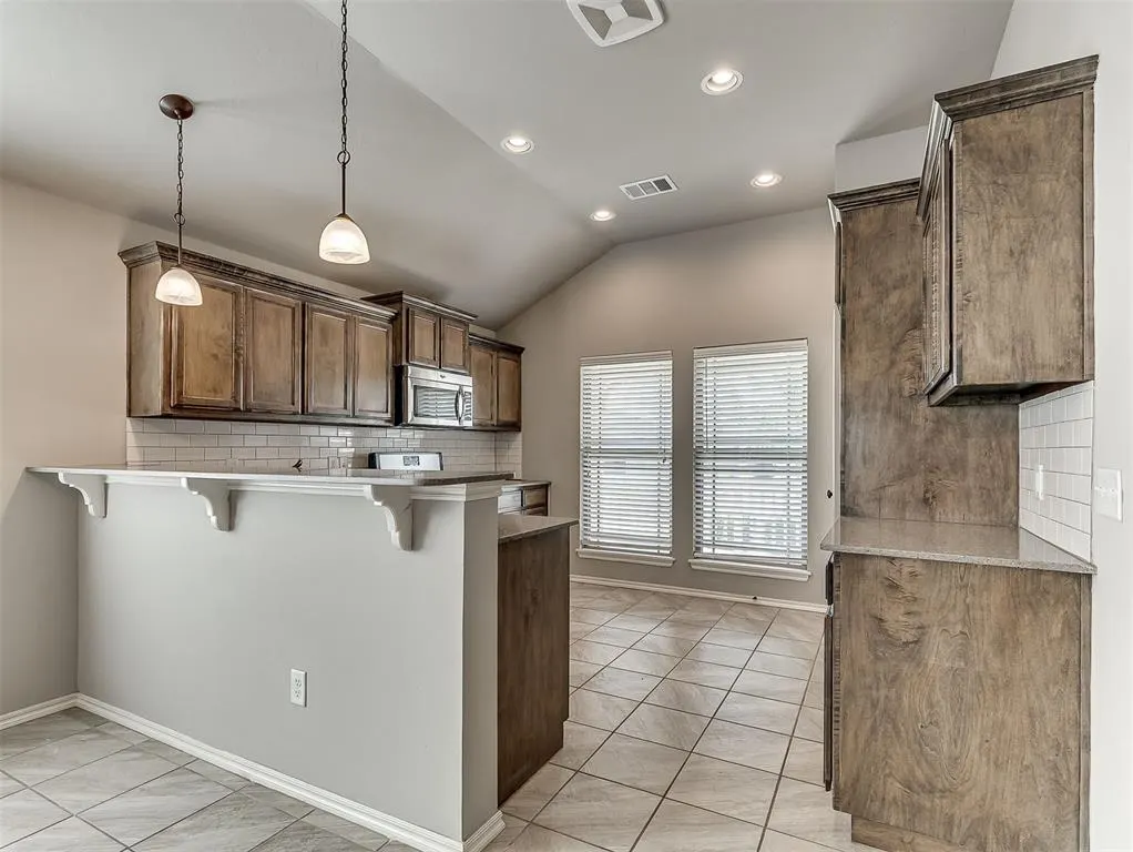 Photo 14 — 13233 SW 3rd Street, Yukon, OK 73099