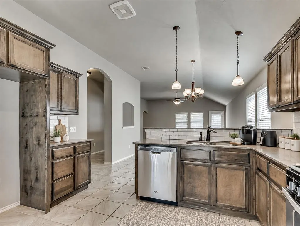 Photo 15 — 13233 SW 3rd Street, Yukon, OK 73099