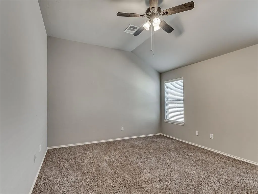 Photo 21 — 13233 SW 3rd Street, Yukon, OK 73099