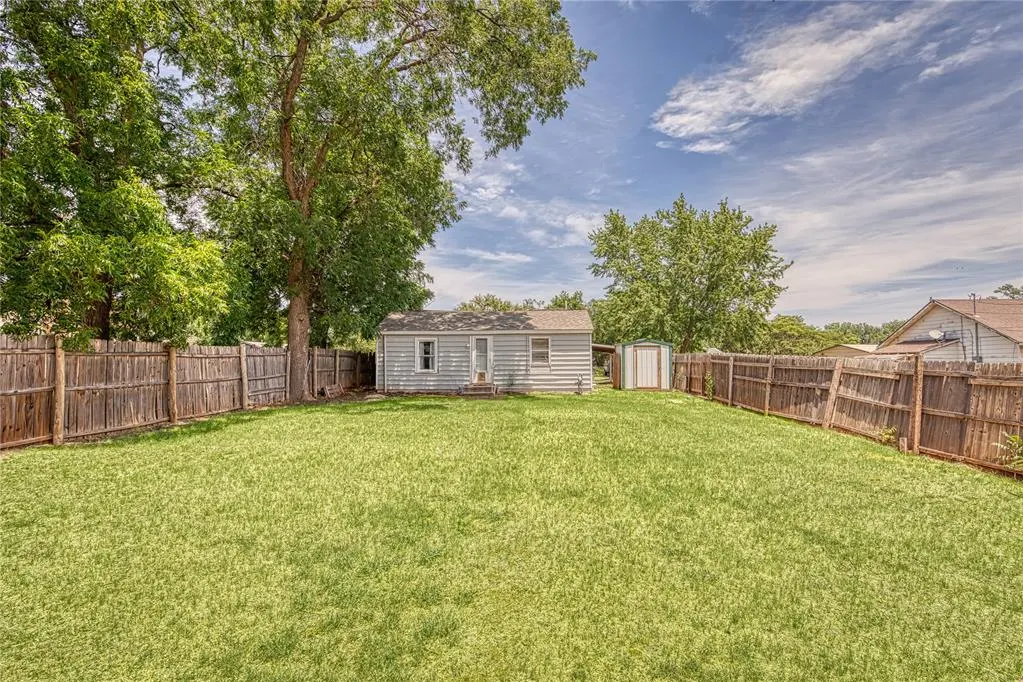 Photo 11 — 1204 W B Avenue, Elk City, OK 73644
