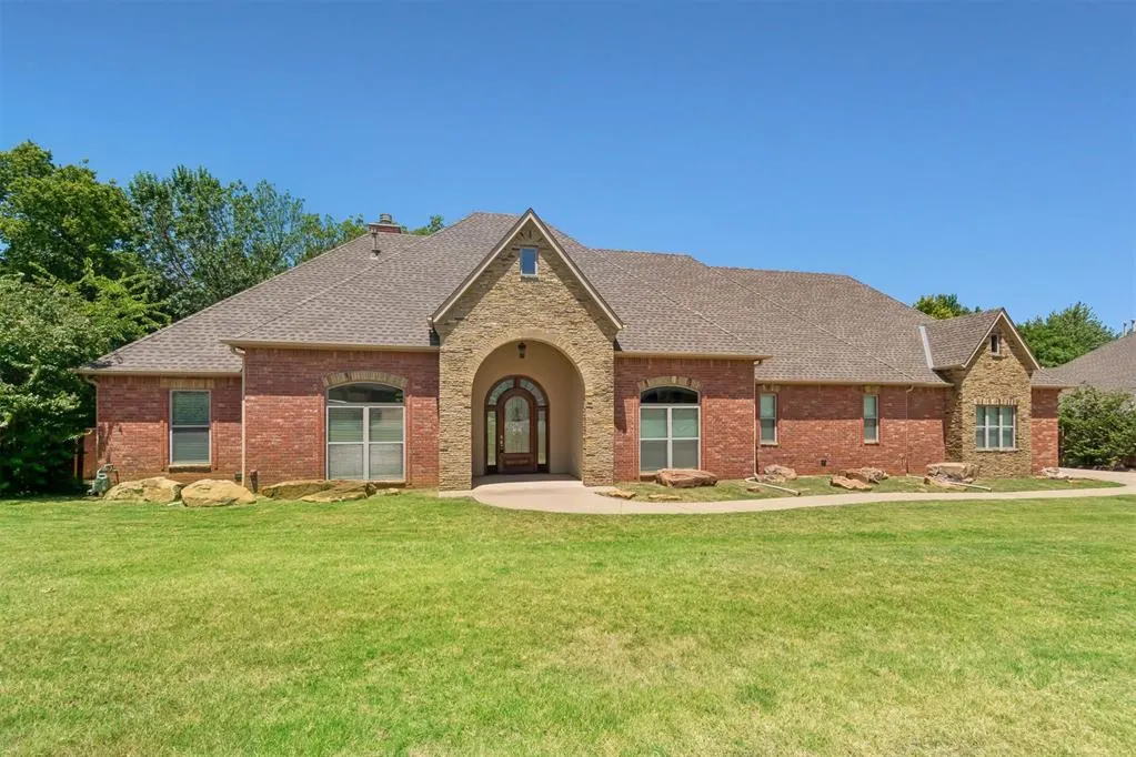 Photo 2 — 18465 N Antler Way, Edmond, OK 73012