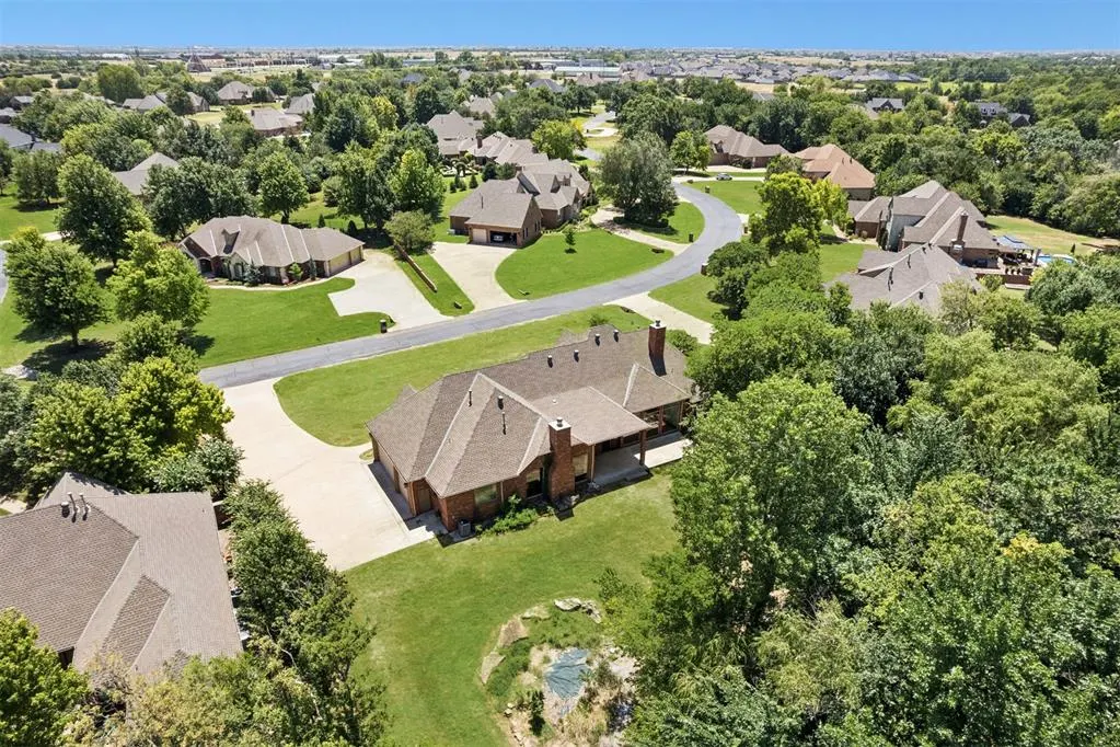 Photo 3 — 18465 N Antler Way, Edmond, OK 73012