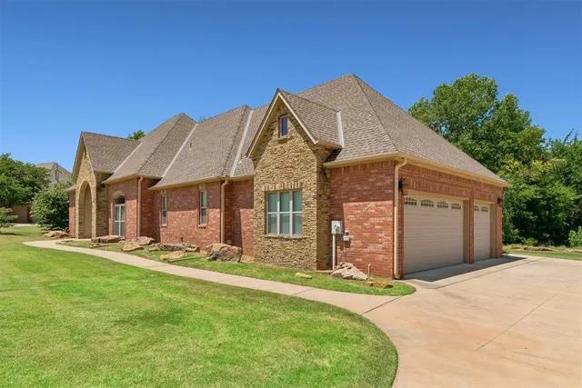 Photo 4 — 18465 N Antler Way, Edmond, OK 73012