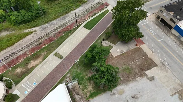 Photo 4 — 524 E Main, Shawnee, OK 74801