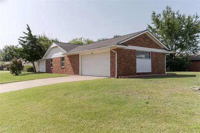 Photo 4 — 10916 N Linn Avenue, Oklahoma City, OK 73120