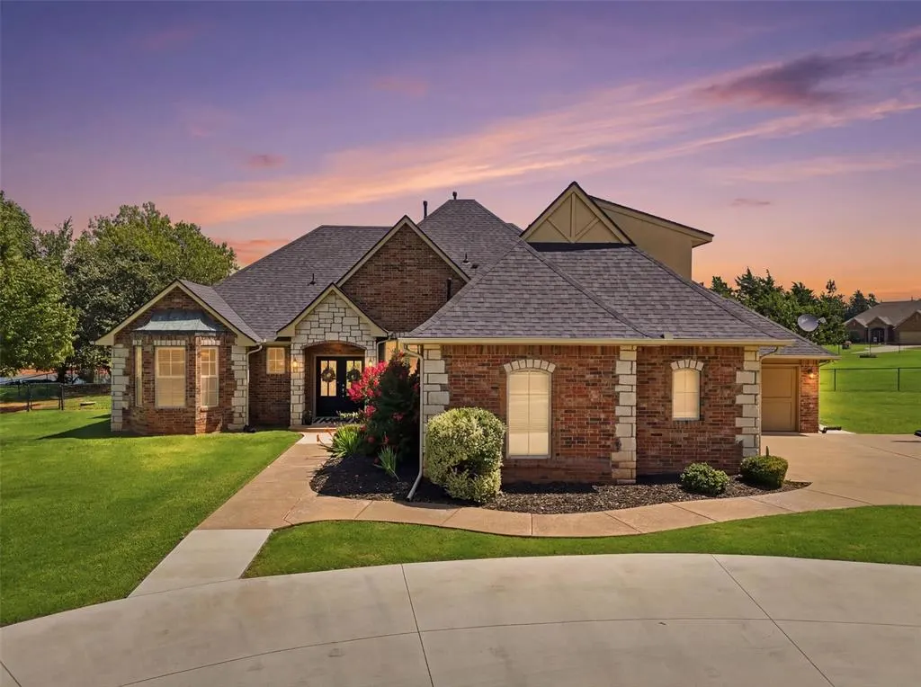 Front exterior — 8321 Venezia Lane, Edmond, OK 73034