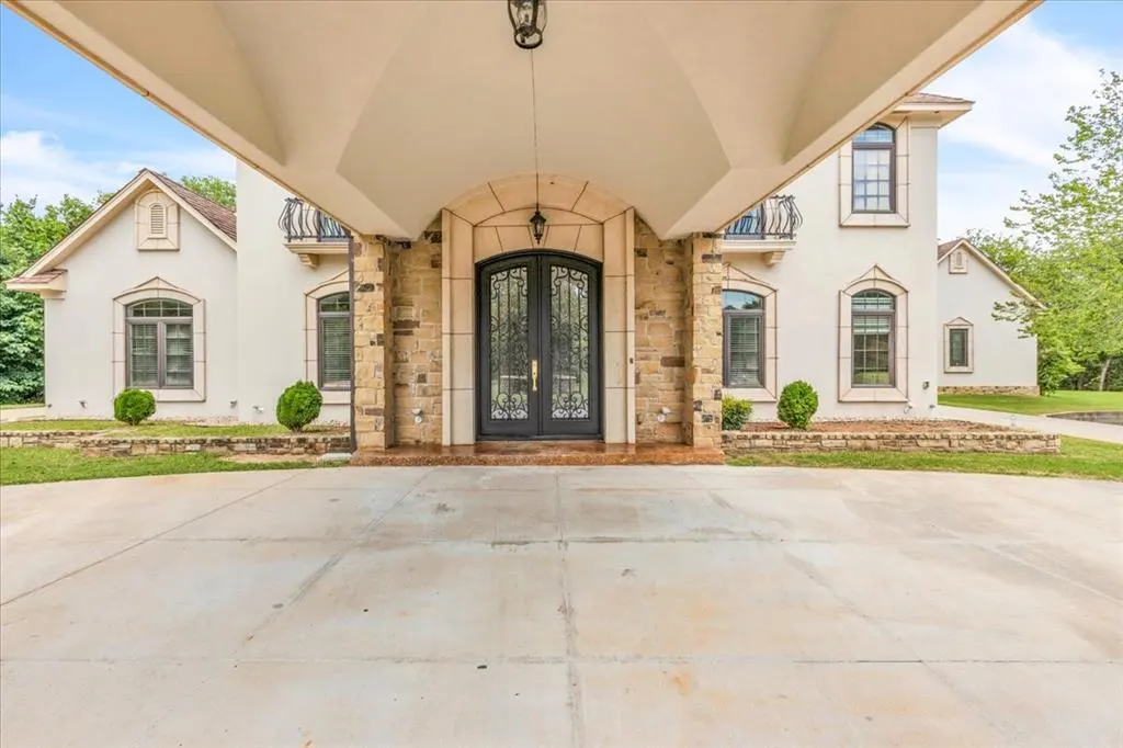 Front exterior — 14000 Edmond Lake Drive, Jones, OK 73049
