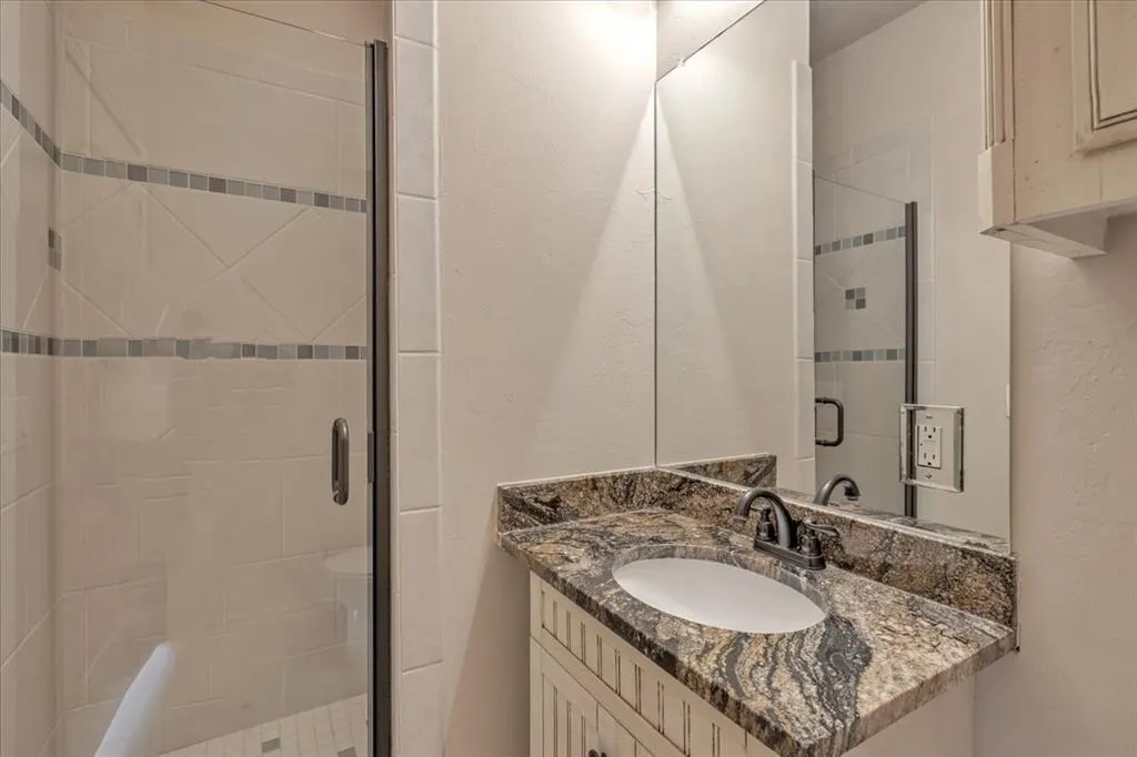 Photo 34 — 14000 Edmond Lake Drive, Jones, OK 73049