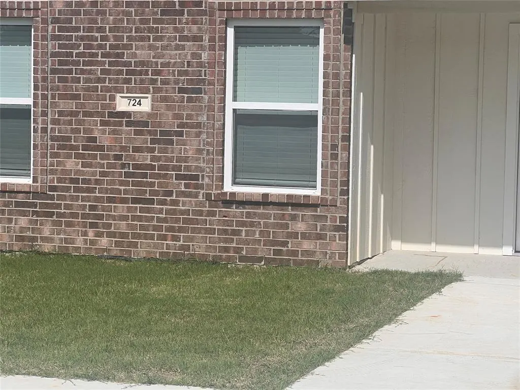 Photo 2 — 724 Elm Street, Seminole, OK 74868