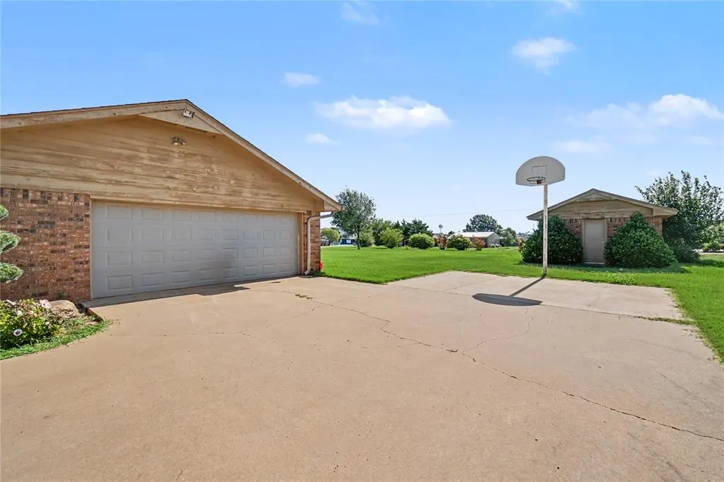Photo 6 — 123 W Quail Drive, Cordell, OK 73632